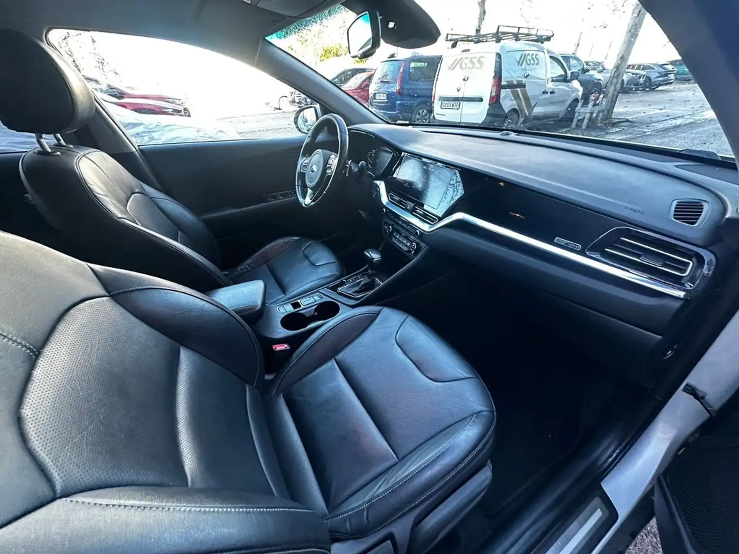 Kia Niro 1.6 HEV Emotion Grau - 2