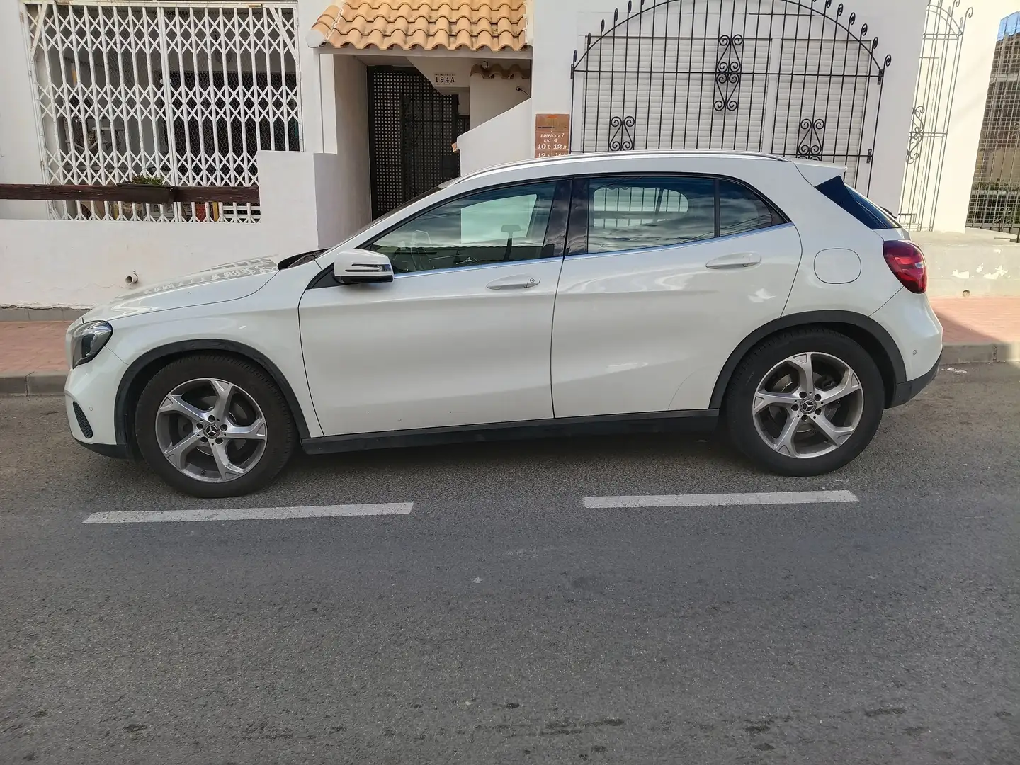 Mercedes-Benz GLA 200 GLA 200d 7G Blanco - 2