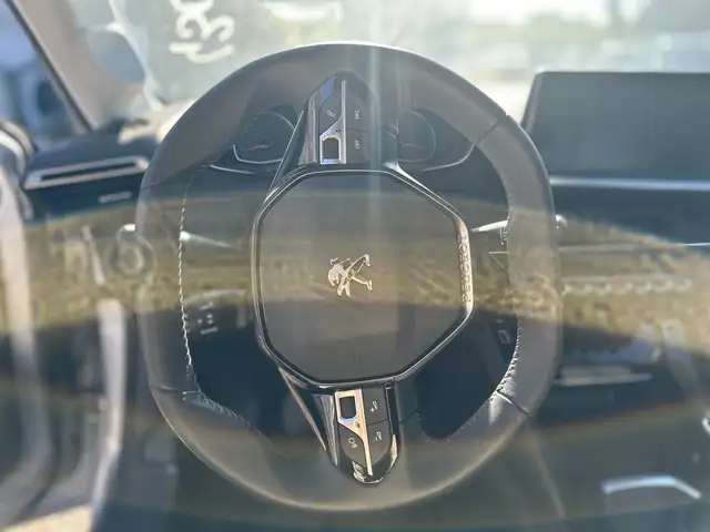 Peugeot 208 view 13