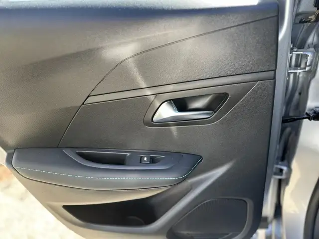 Peugeot 208 view 24