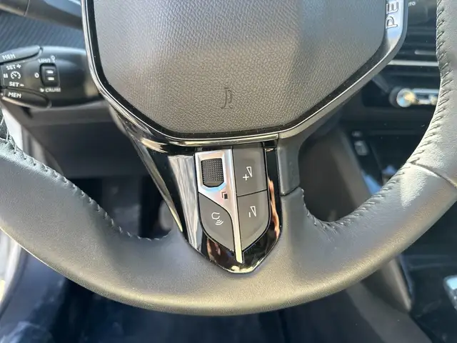 Peugeot 208 view 14