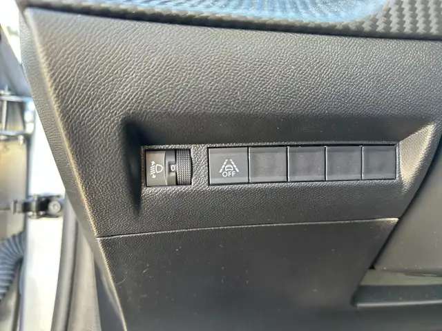 Peugeot 208 view 17