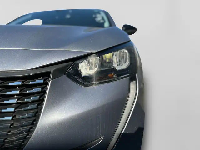 Peugeot 208 view 8