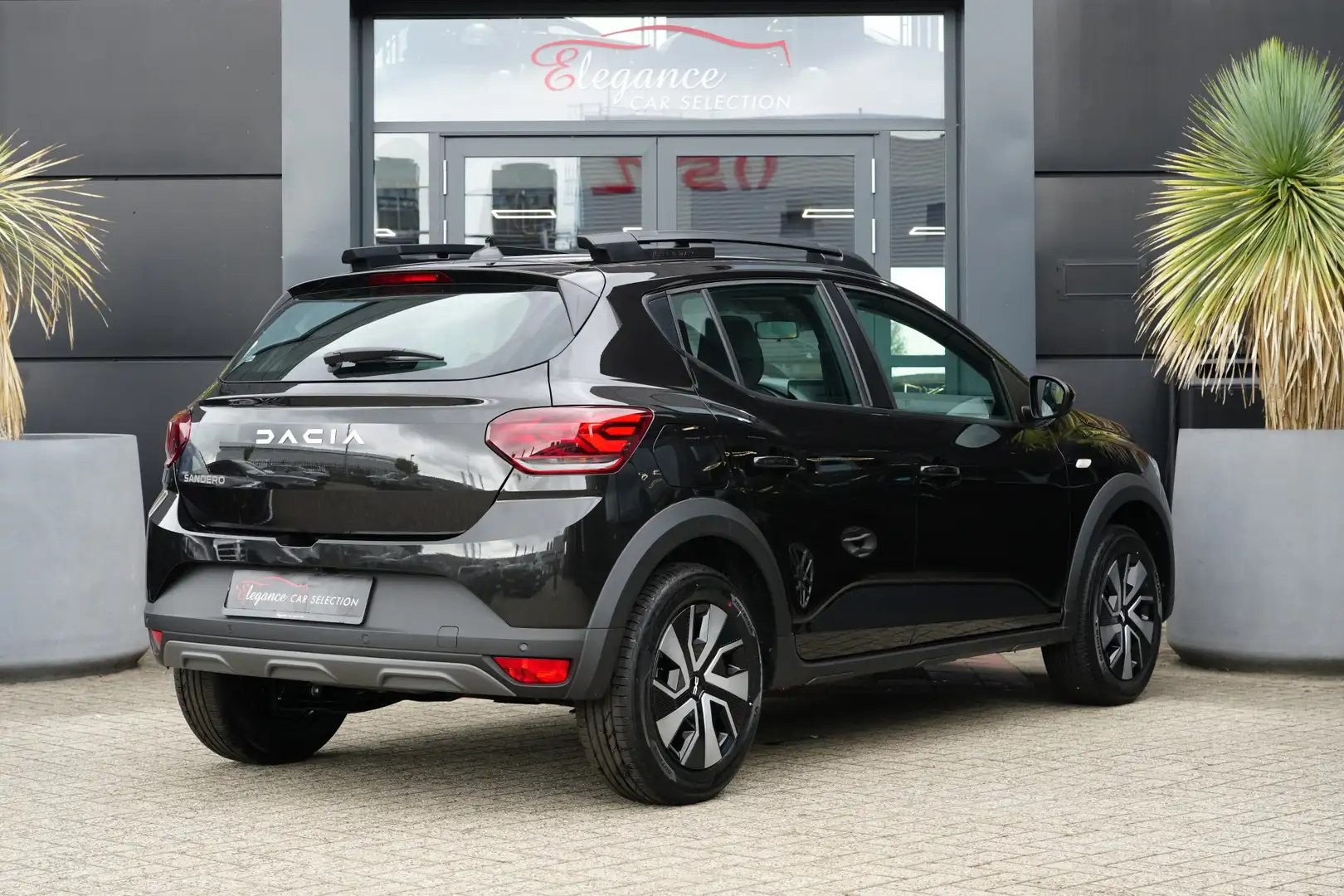 Dacia Sandero Stepway 1.0 TCe 90 Expression 92 PK Smartphone int Zwart - 2
