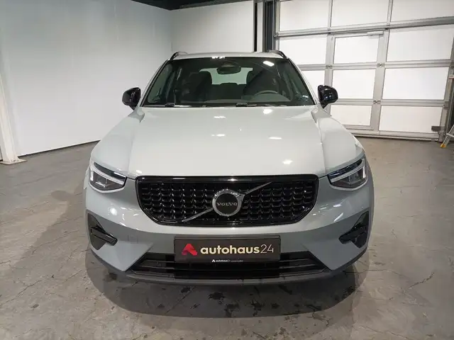 Volvo XC40 view 2