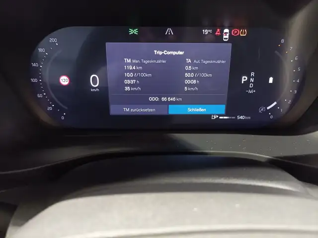 Volvo XC40 view 7