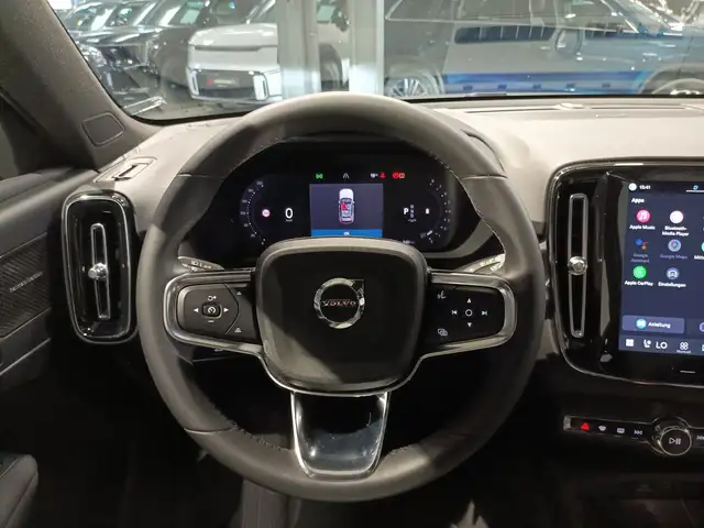 Volvo XC40 view 10
