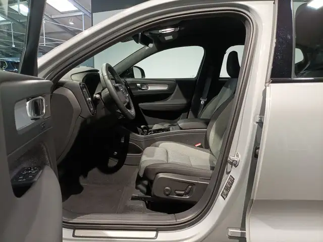 Volvo XC40 view 8
