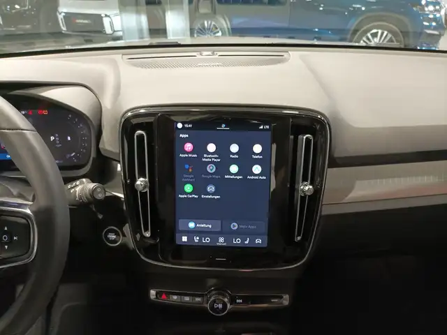 Volvo XC40 view 12