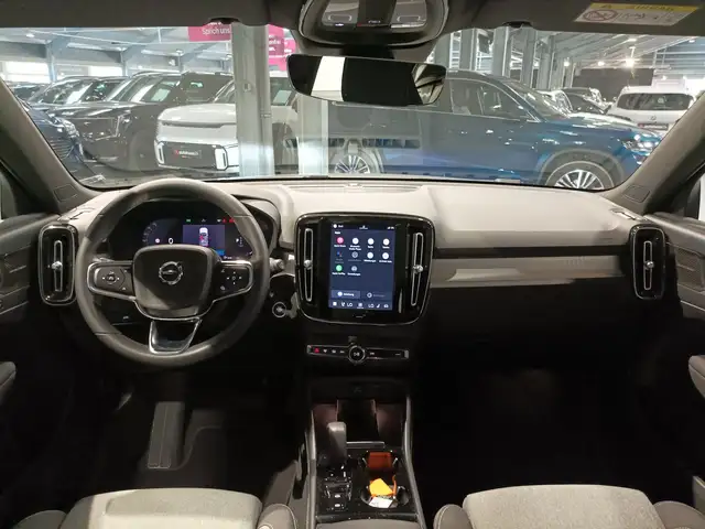 Volvo XC40 view 9