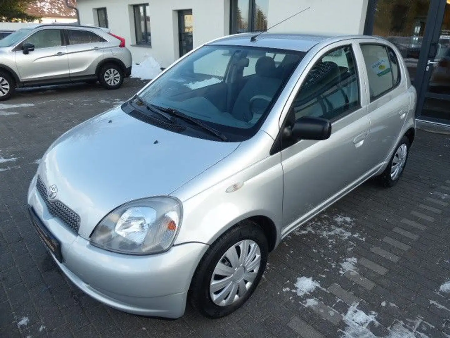 Toyota Yaris Silber - 2