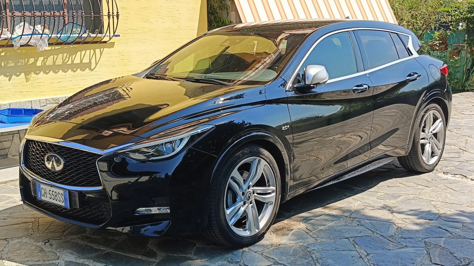 Infiniti Q30 2.0t Sport City Black awd 211cv dct - 2