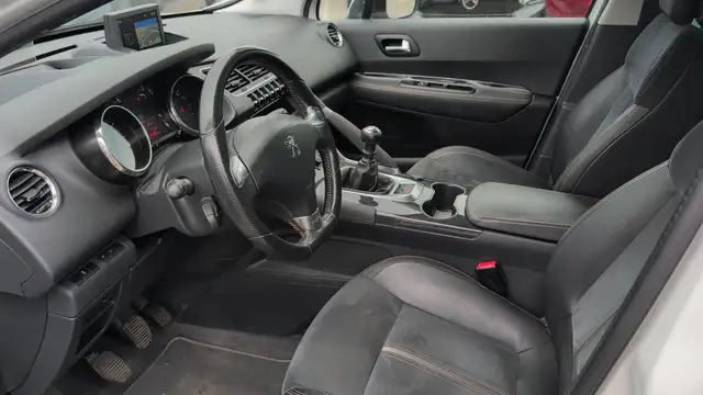 Peugeot 3008 view 8