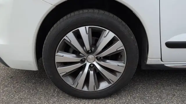 Peugeot 3008 view 18