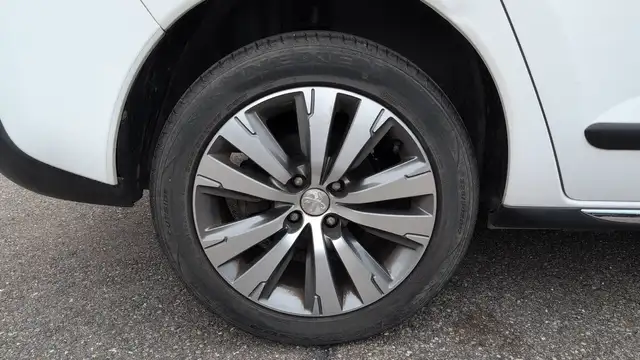 Peugeot 3008 view 16