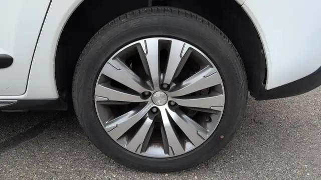 Peugeot 3008 view 19