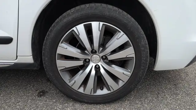 Peugeot 3008 view 17