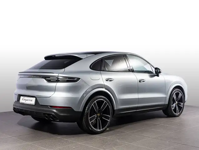 Porsche Cayenne view 3