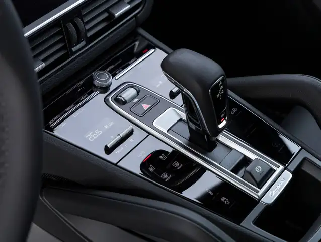 Porsche Cayenne view 11