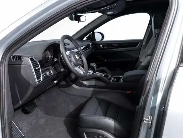 Porsche Cayenne view 9