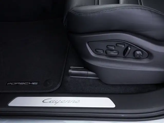 Porsche Cayenne view 12