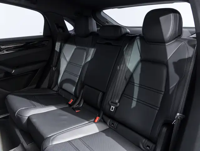 Porsche Cayenne view 10