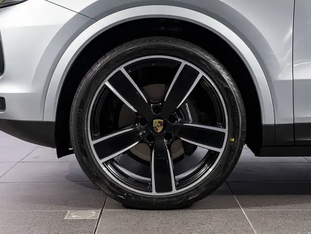 Porsche Cayenne view 6