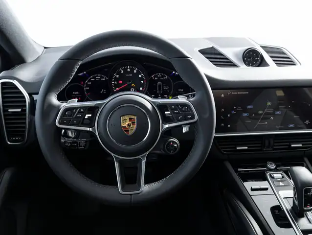 Porsche Cayenne view 8