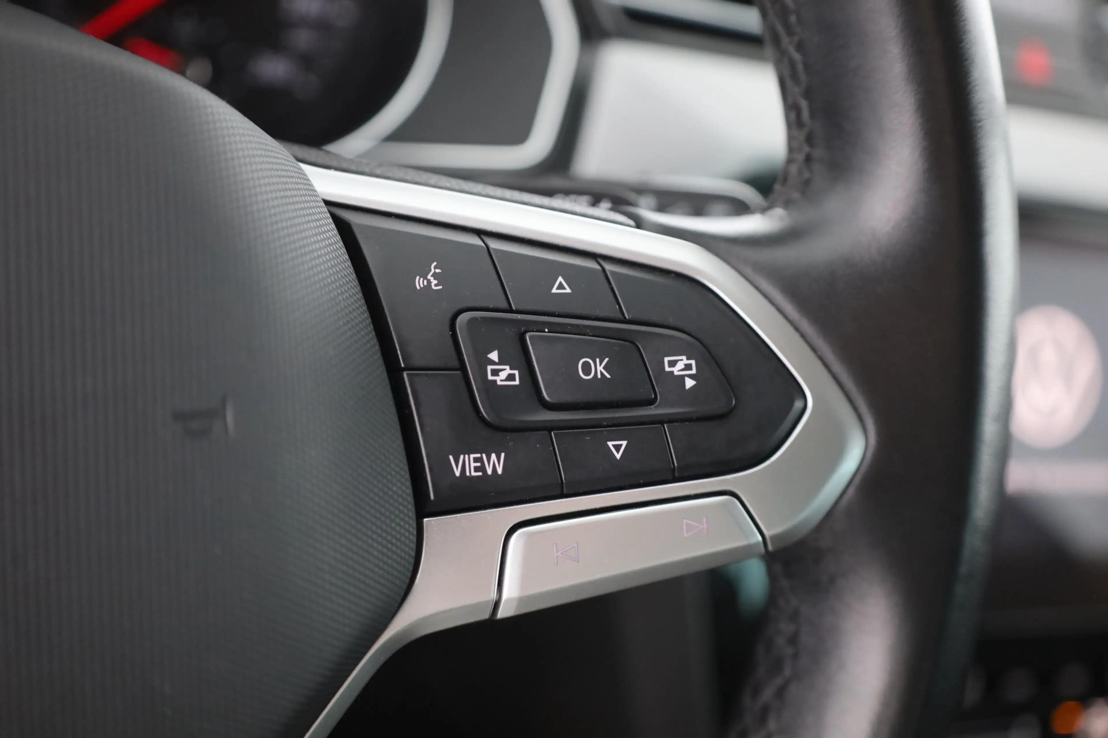 Volkswagen Passat Variant 1.5 TSI DSG LED Navi ACC Tempomat — photo 12