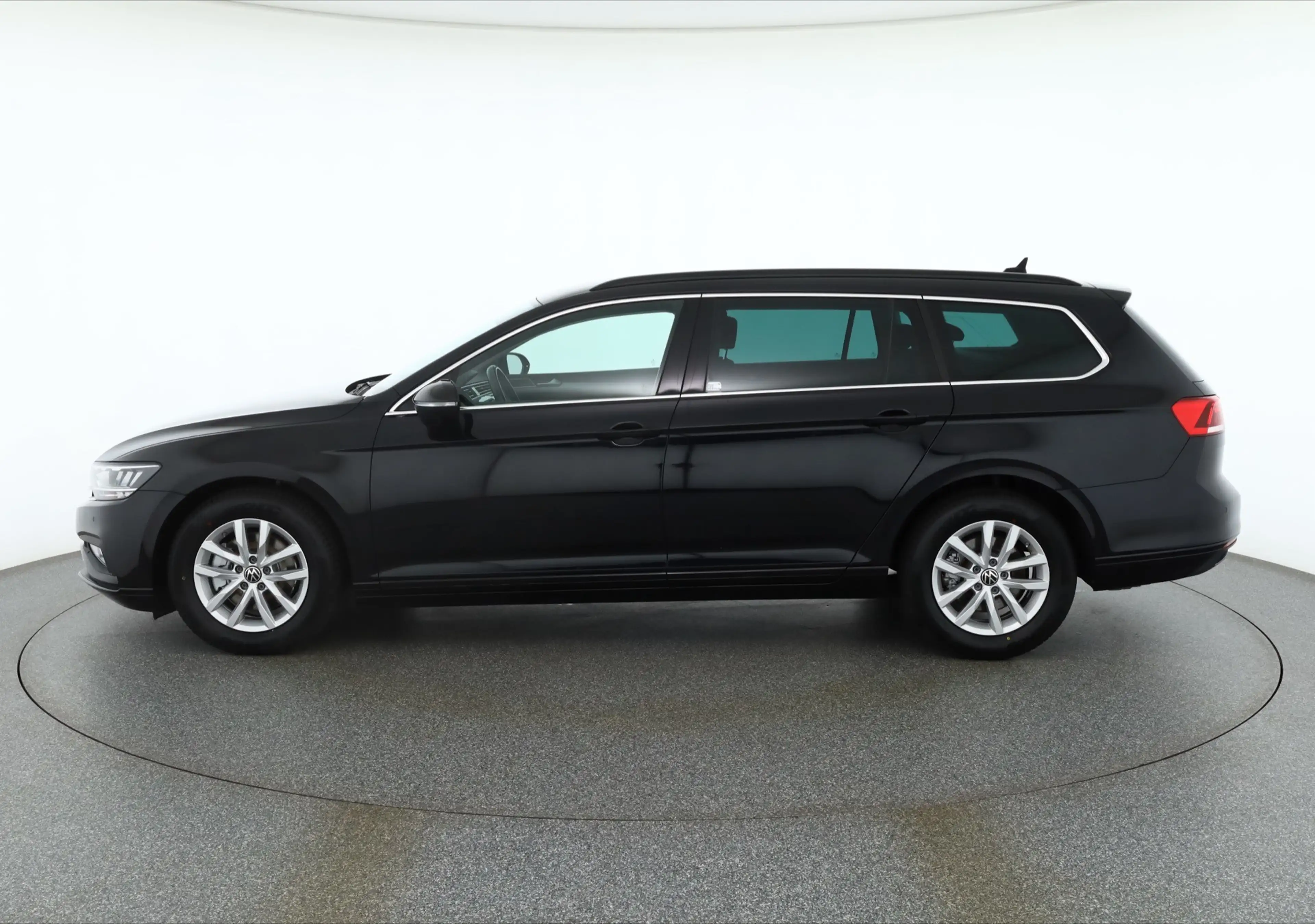 Volkswagen Passat Variant 1.5 TSI DSG LED Navi ACC Tempomat — photo 2