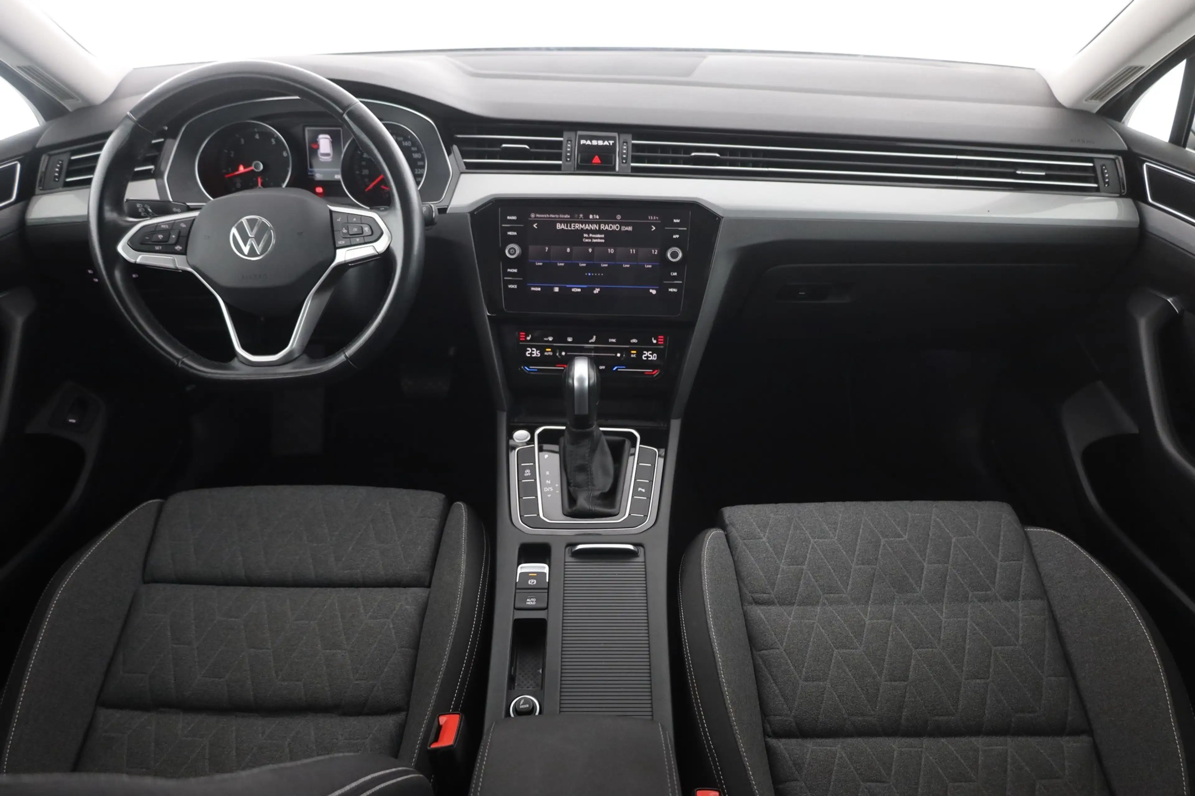 Volkswagen Passat Variant 1.5 TSI DSG LED Navi ACC Tempomat — photo 9