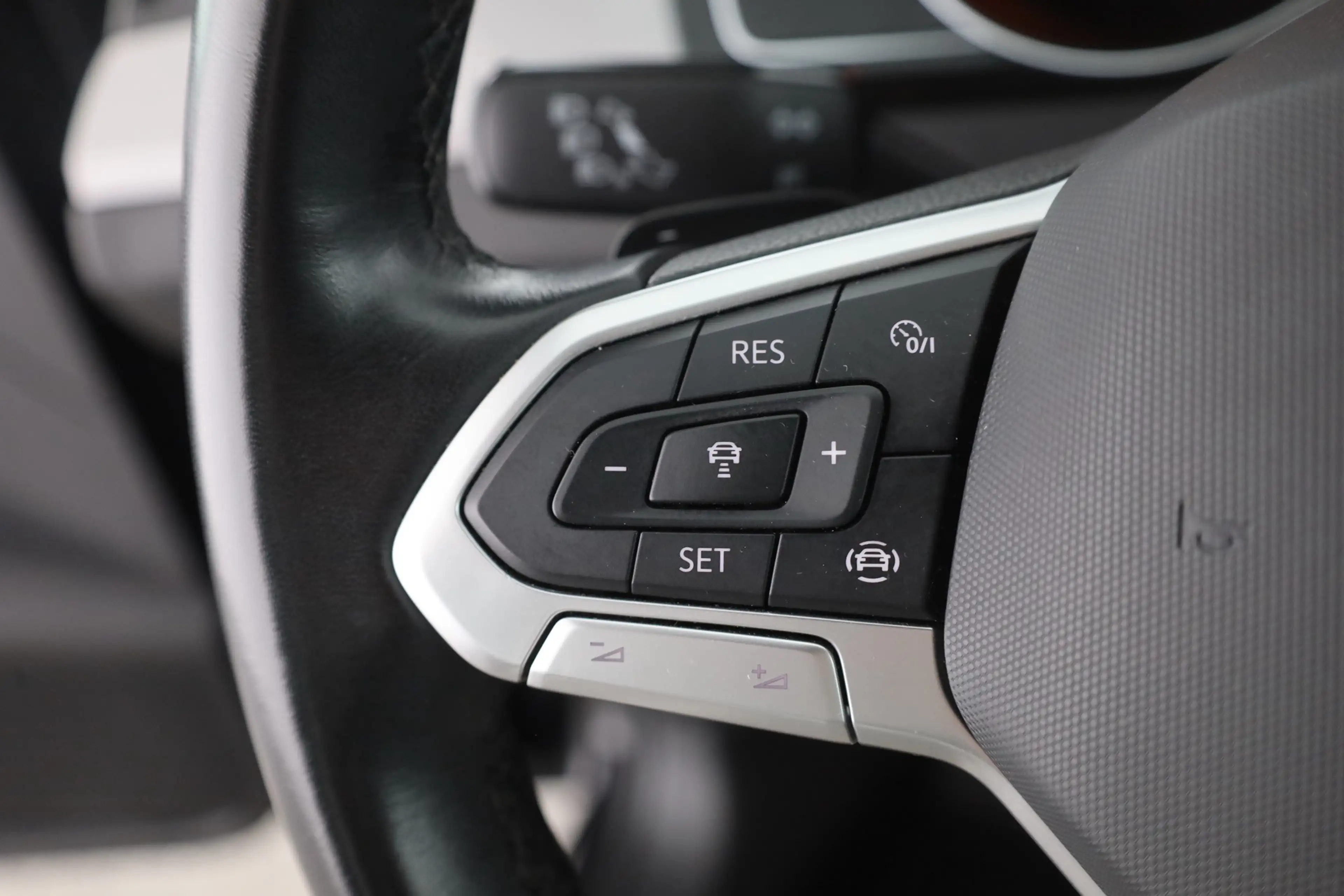 Volkswagen Passat Variant 1.5 TSI DSG LED Navi ACC Tempomat — photo 11