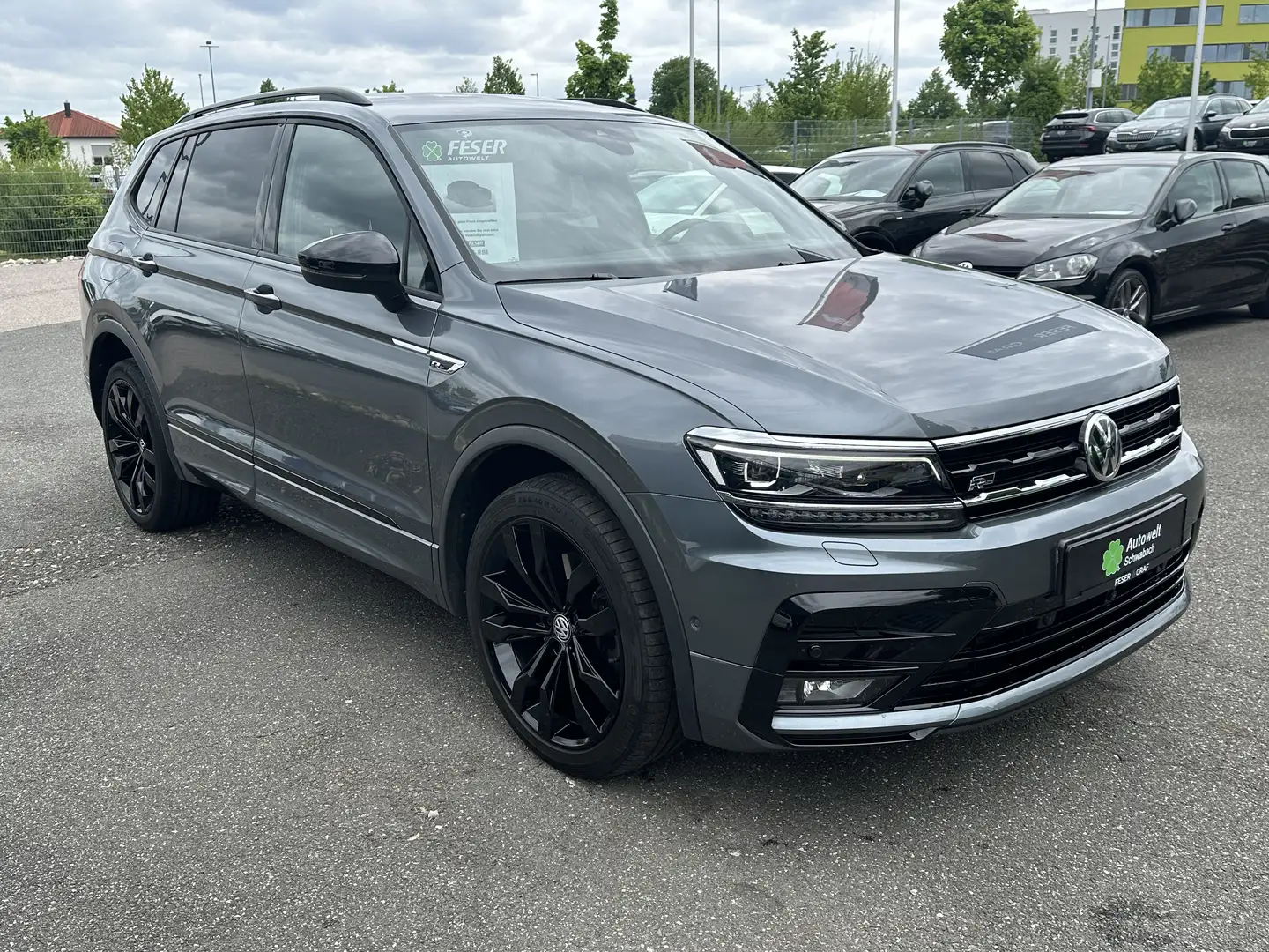 Volkswagen Tiguan Allspace Highline R-LINE 2.0 TDI AHK LED Grijs - 2