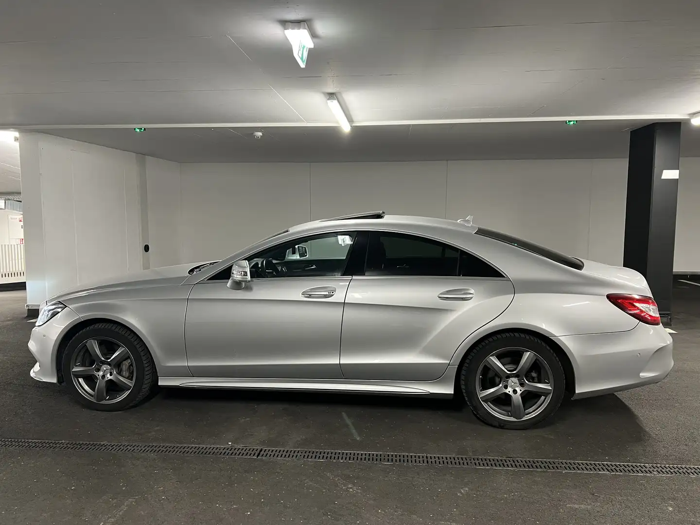 Mercedes-Benz CLS 350 d 4MATIC Aut. AMG - line Silber - 2