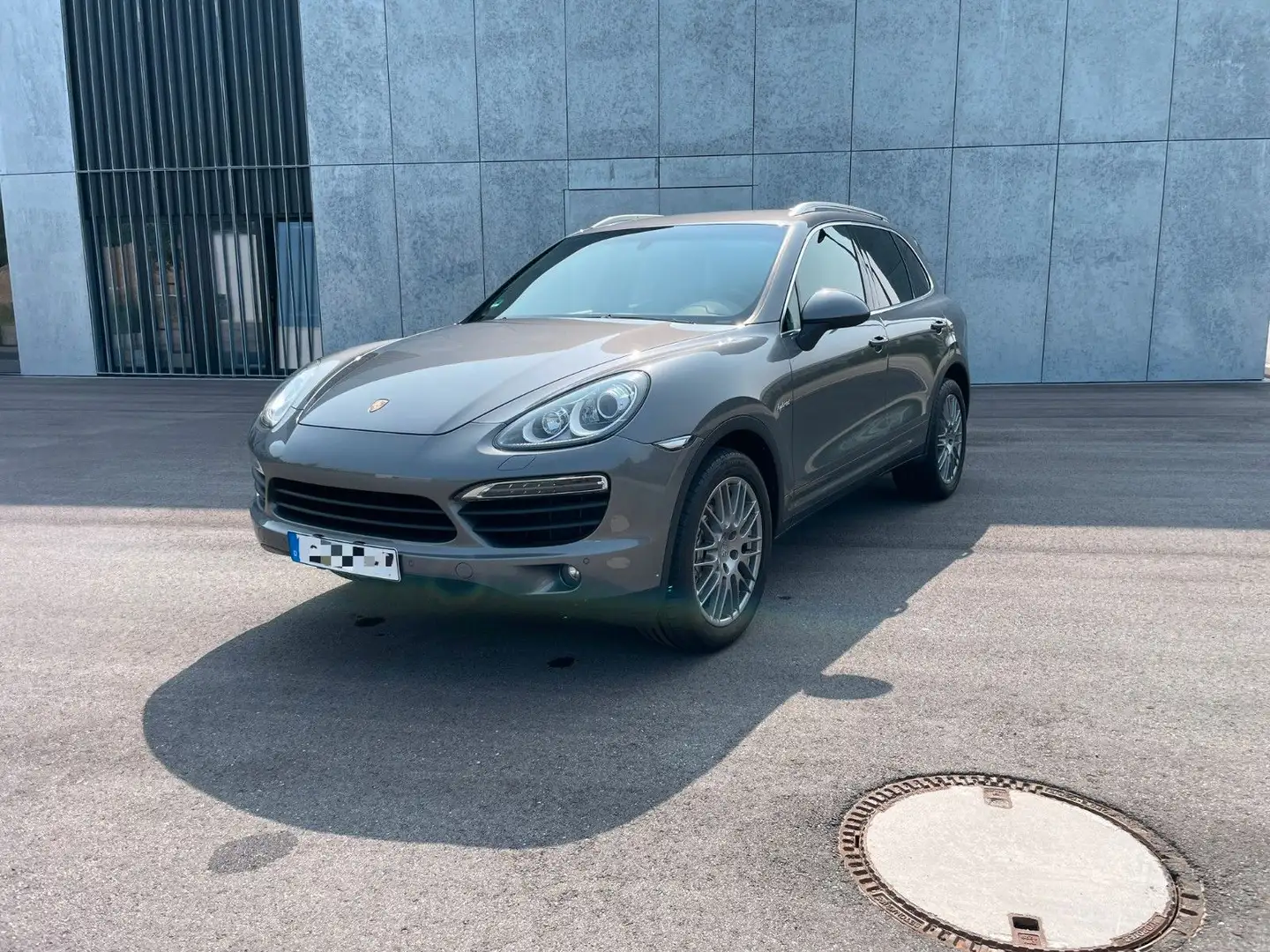 Porsche Cayenne S Hybrid Grau - 2