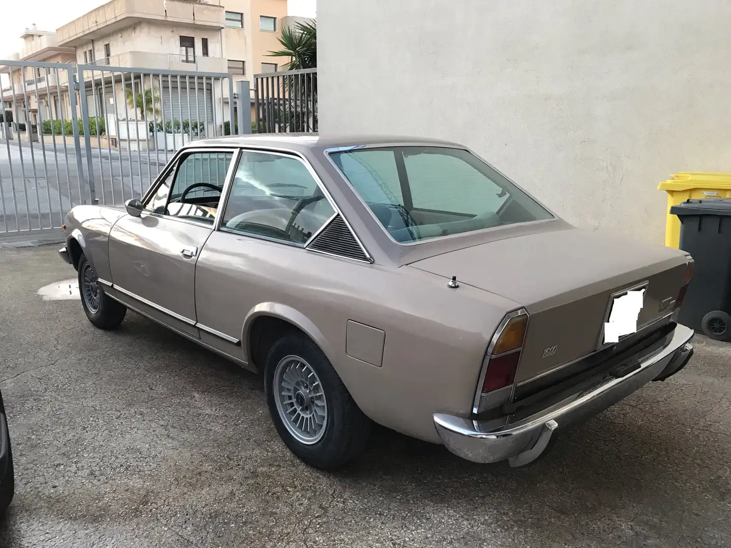 Fiat 124 Coupè SPORT Beige - 2