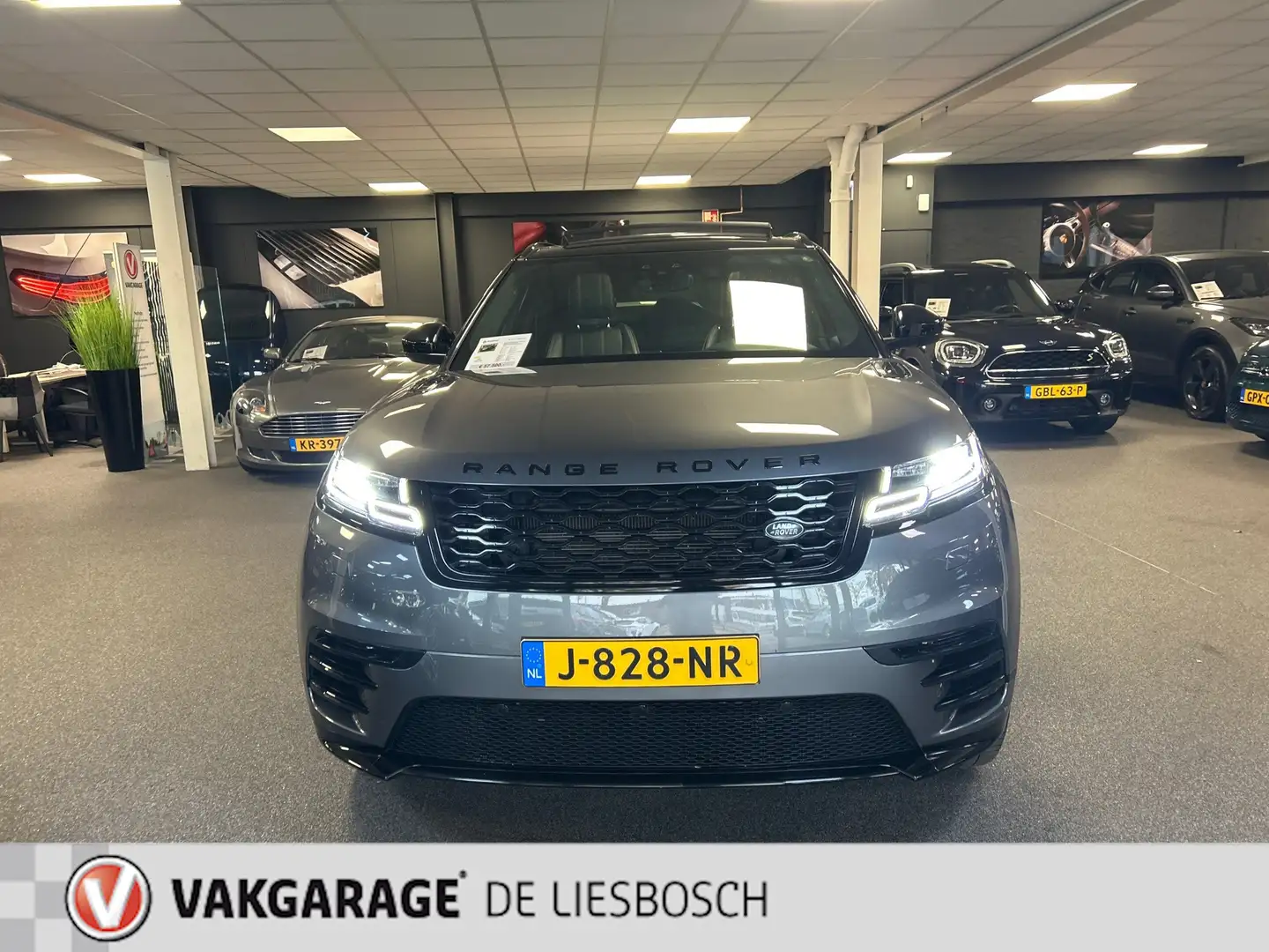 Land Rover Range Rover Velar 2.0 P300 Turbo AWD HSE,R-Dynamic,black pack,pano,l Grijs - 2
