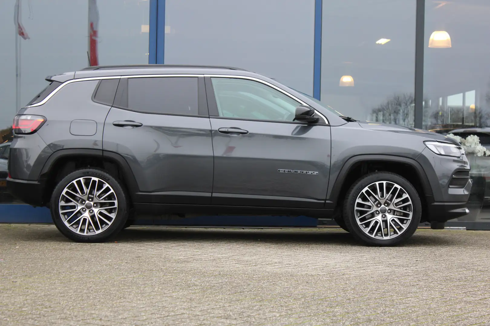 Jeep Compass 4xe 190 Plug-in Hybrid Electric Night Eagle PANORA Gris - 1