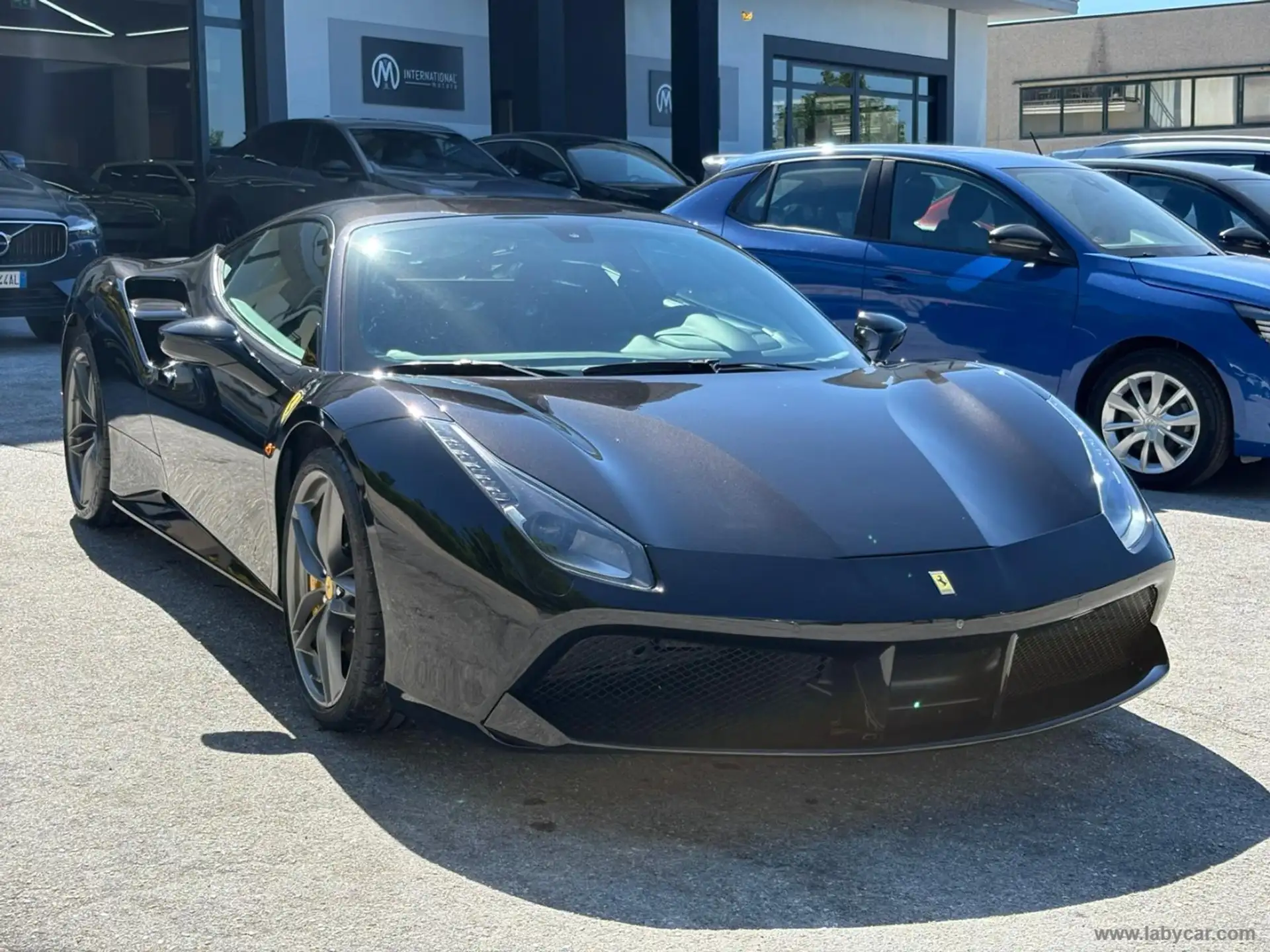 페라리 488 2016 검정 사진 3