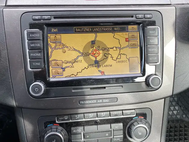 Volkswagen Passat view 11