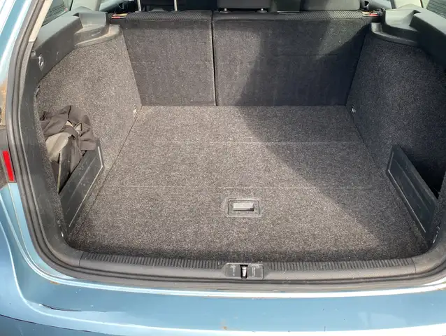Volkswagen Passat view 9