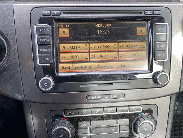 Volkswagen Passat view 10