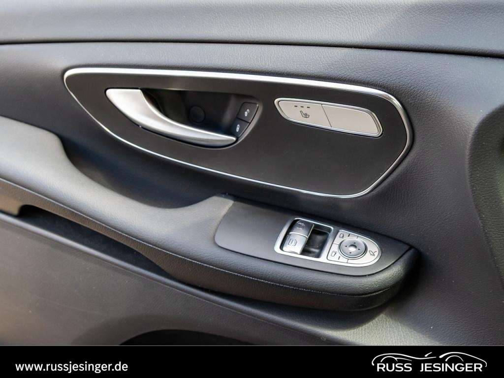 Mercedes-Benz V 220