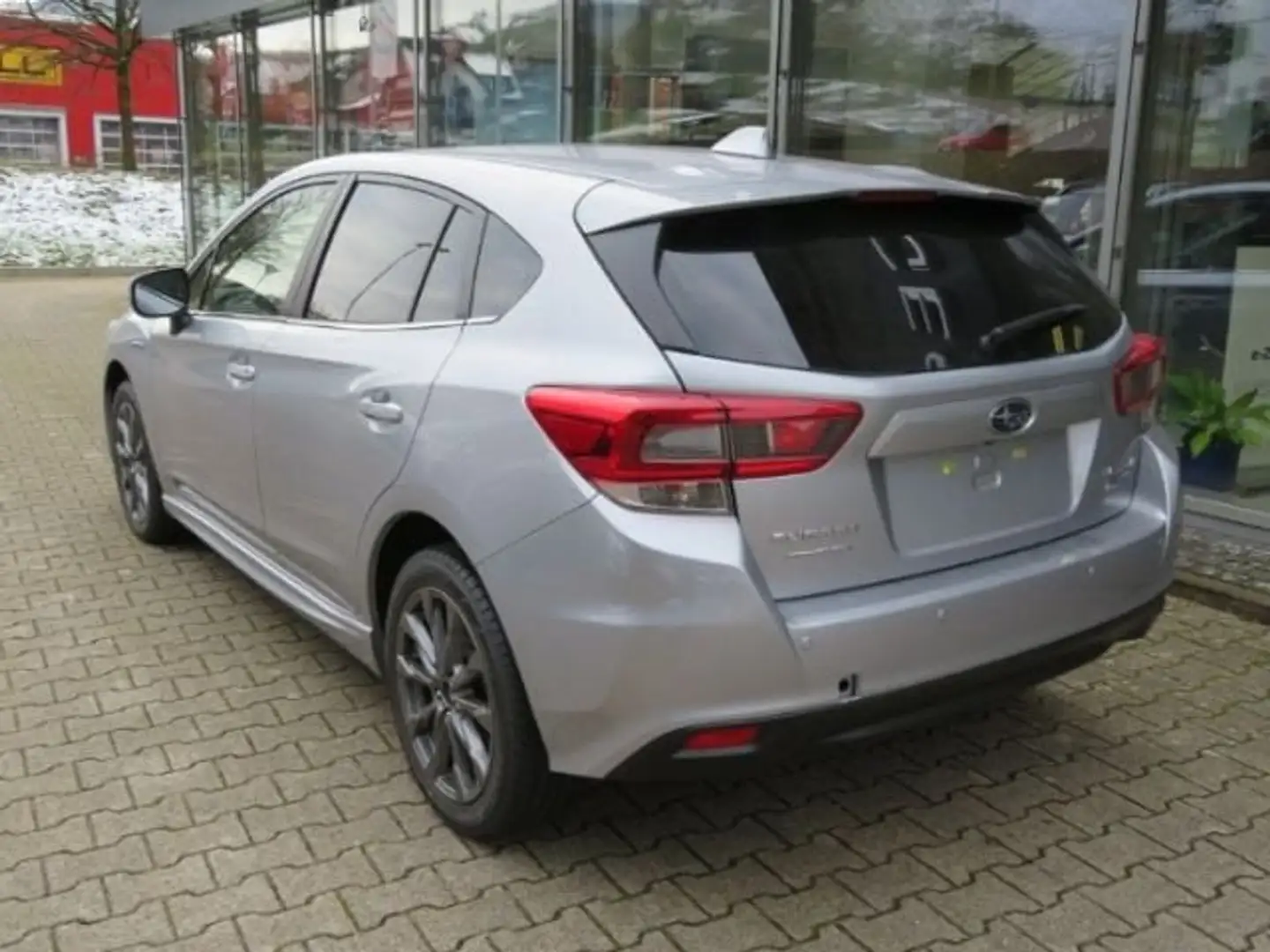 Subaru Impreza 2.0i Lineartronic MHEV Style Extra Stříbrná - 2