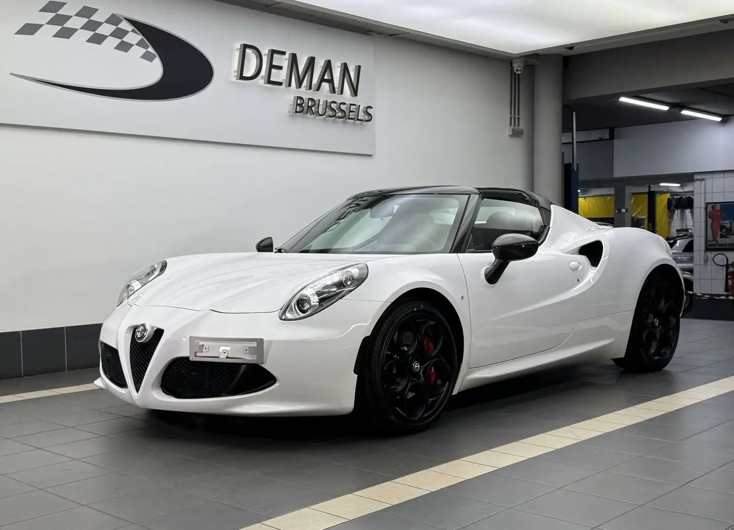 Alfa Romeo 4C Spider * Pack Cuir * échappements sport * PTS Blanc - 1
