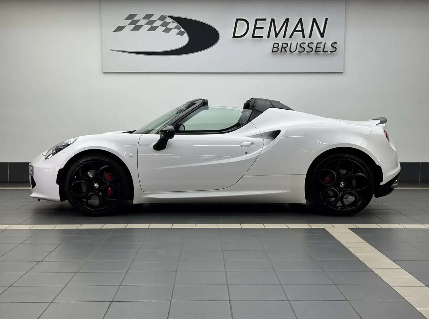 Alfa Romeo 4C Spider * Pack Cuir * échappements sport * PTS Blanc - 2