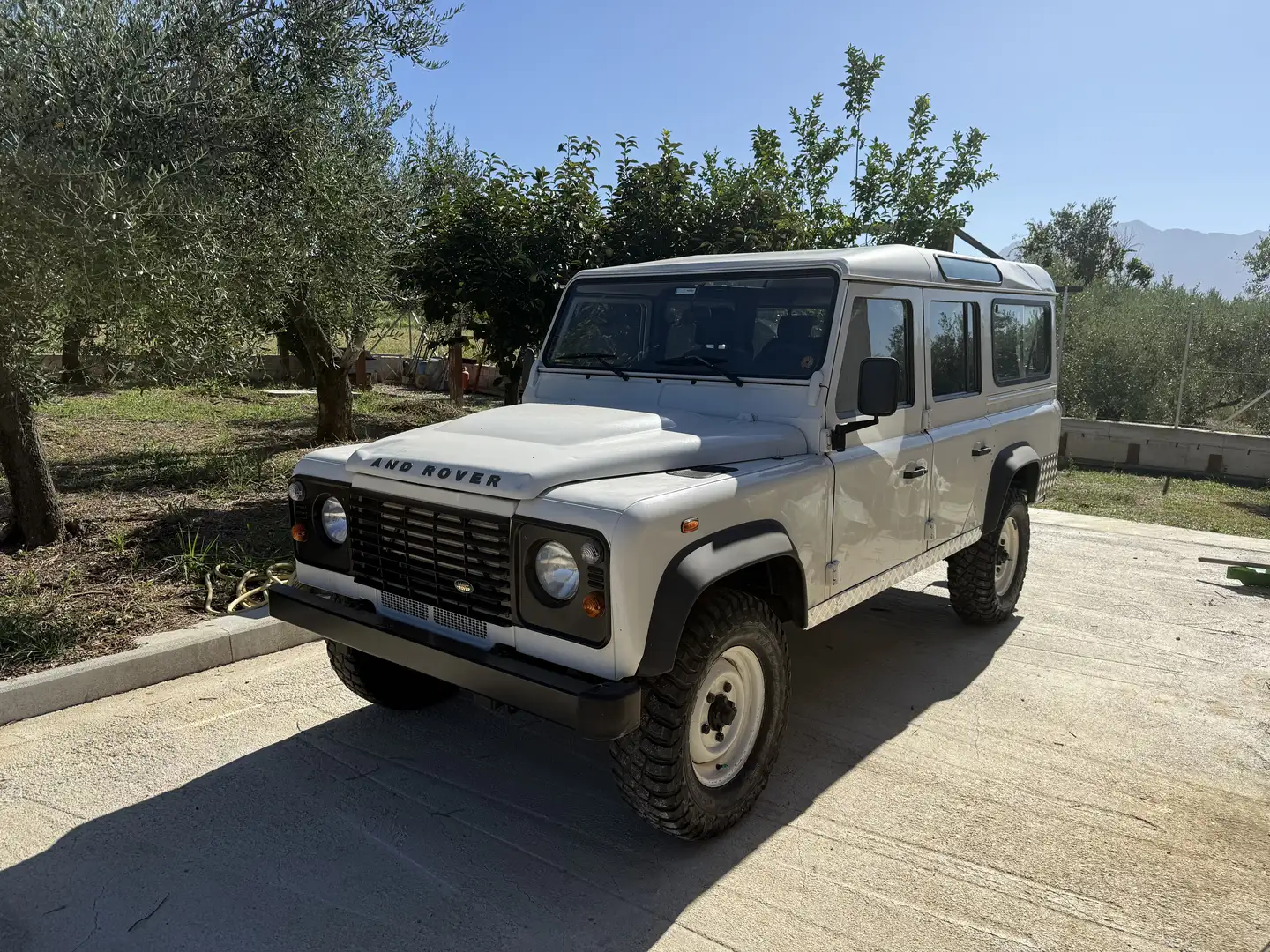Land Rover Defender 110 2.4 td SE SW - 1