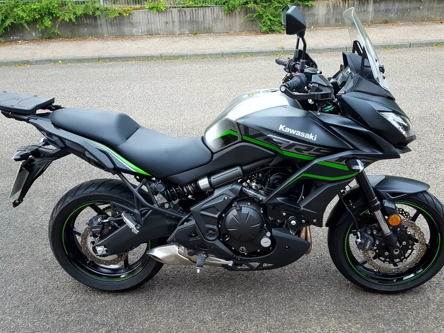 Kawasaki Versys 650 Sporttourer Grau - 1