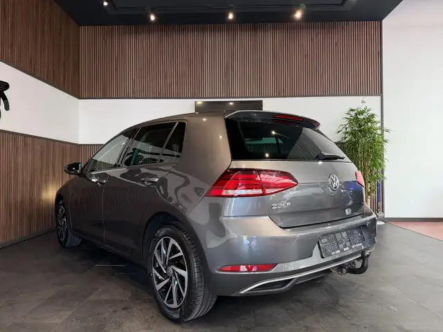 Volkswagen Golf view 4