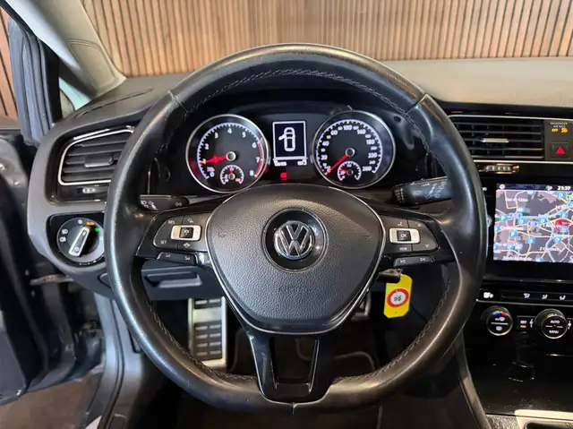 Volkswagen Golf view 11